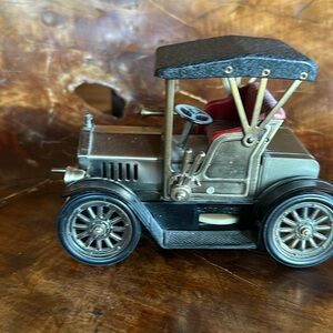 Vintage Car Shaped AM Radio